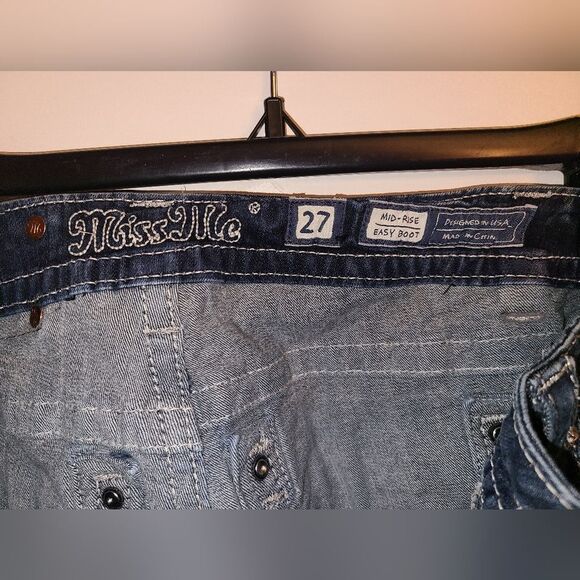 Miss Me Mid-Rise Easy Boot Jeans Size 27, inseam 31 Embroidered pockets! - Picture 3 of 5